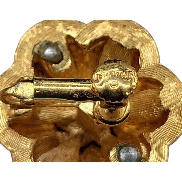 Vendome Domed Screwback Clip On Earrings Vintage White Enamel Gold Plated Floral - Picture 10 of 16